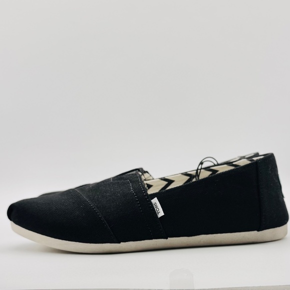 NWT TOMS Classic Canvas Slip-On Shoe, Black/White, Women's Size 6 - Picture 2 of 11
